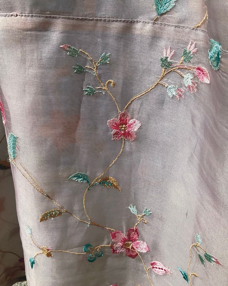 Grå organza bluse med broderier